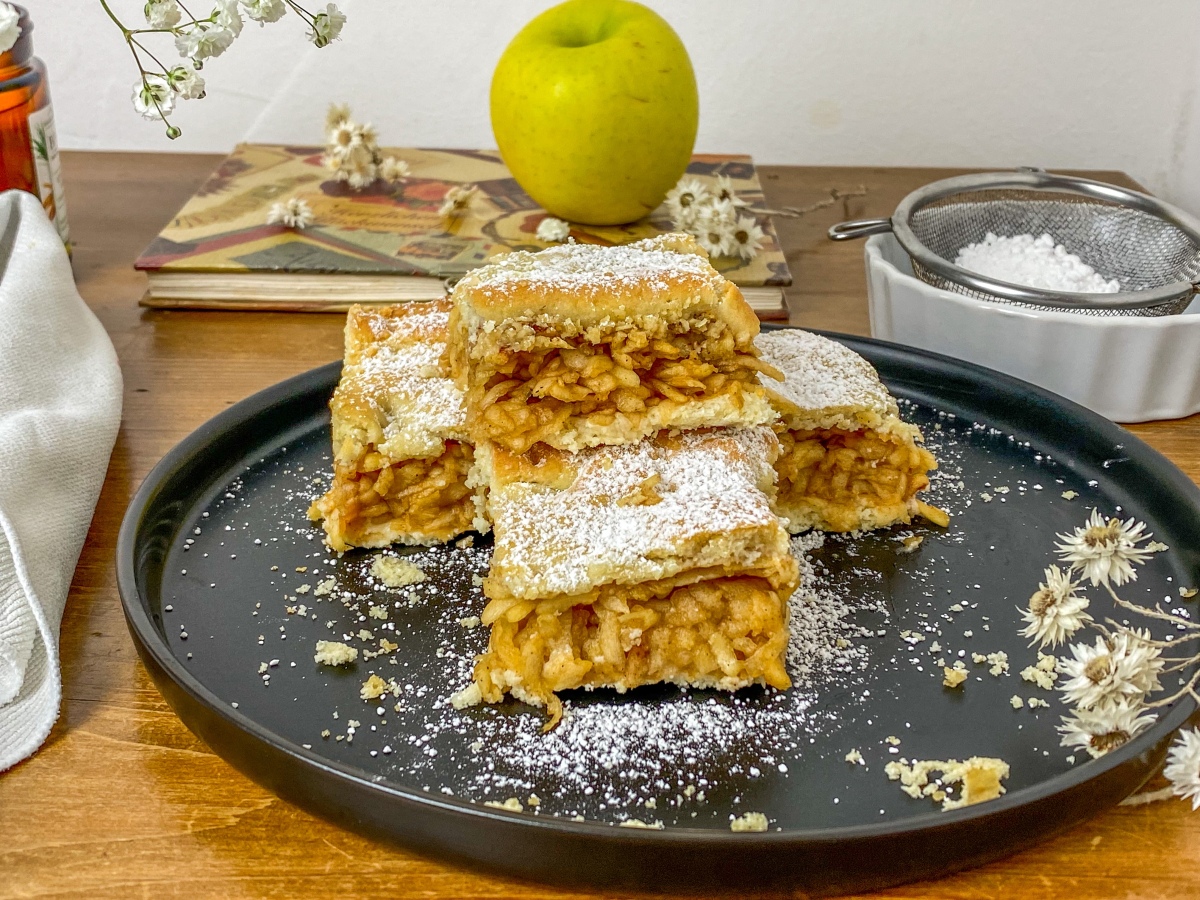 Delicious Hungarian Apple Pie Recipe | Easy Dessert Idea